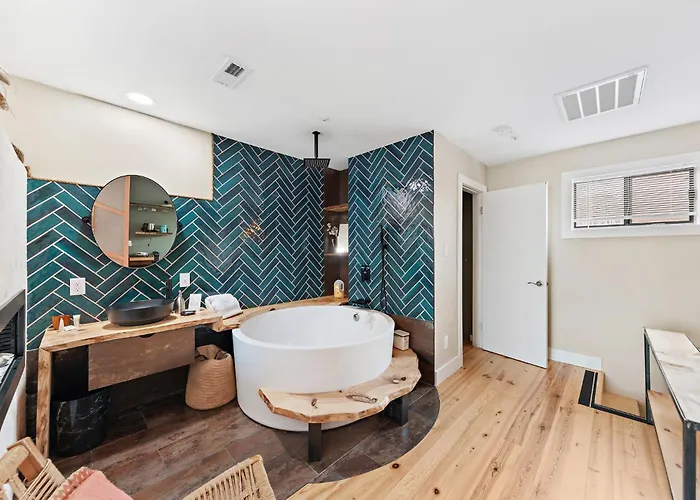 Boho Bay View Townhome W 2 King