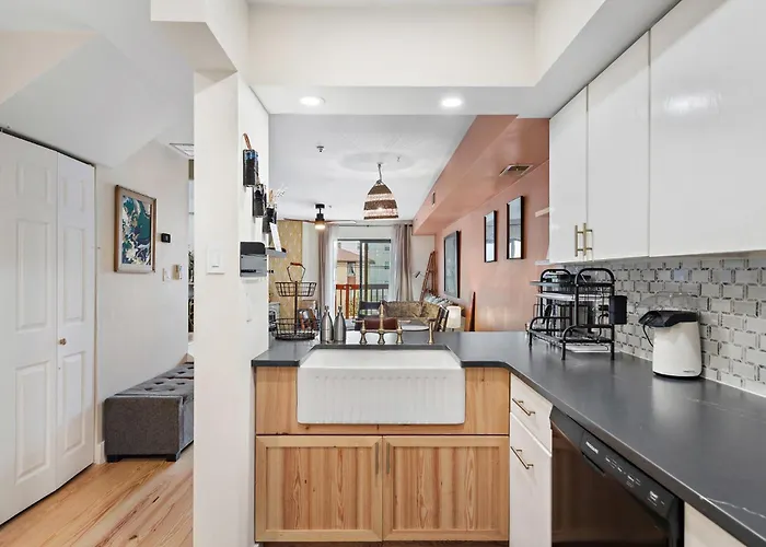 Boho Bay View Townhome W 2 King *